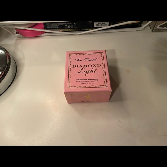 Too Faced Highlight - Picture 1 of 3